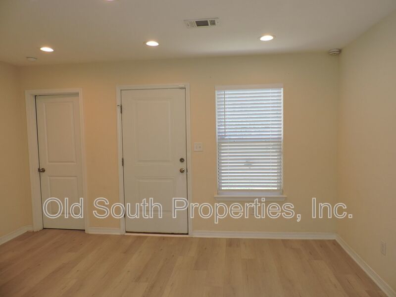 Convenient to bases, shopping & beaches! property image