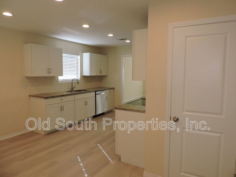 Convenient to bases, shopping & beaches! property image