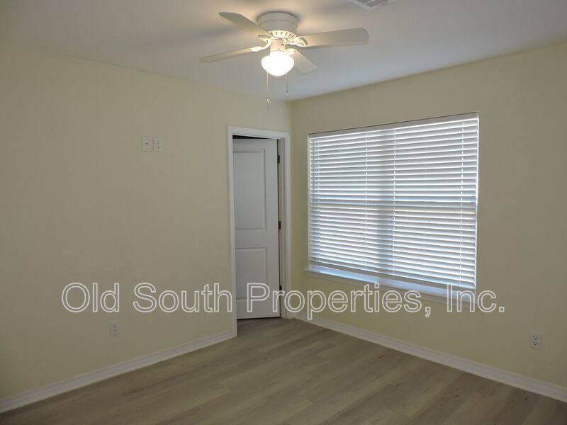 Convenient to bases, shopping & beaches! property image