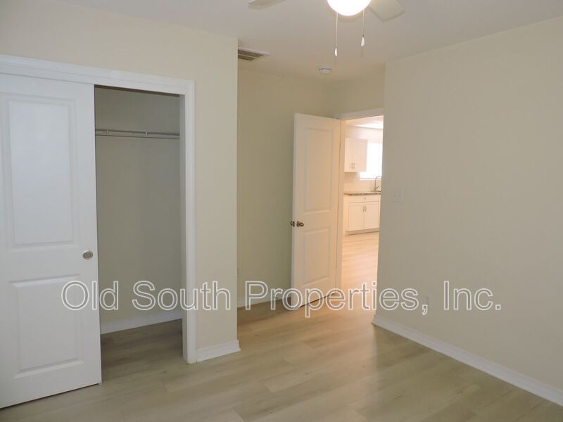 Convenient to bases, shopping & beaches! property image