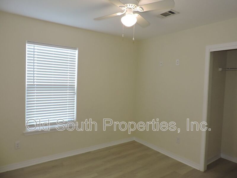 Convenient to bases, shopping & beaches! property image