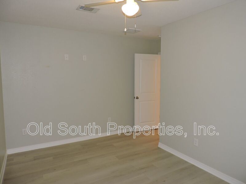 Convenient to bases, shopping & beaches! property image