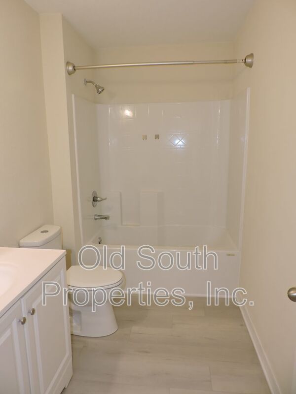 Convenient to bases, shopping & beaches! property image