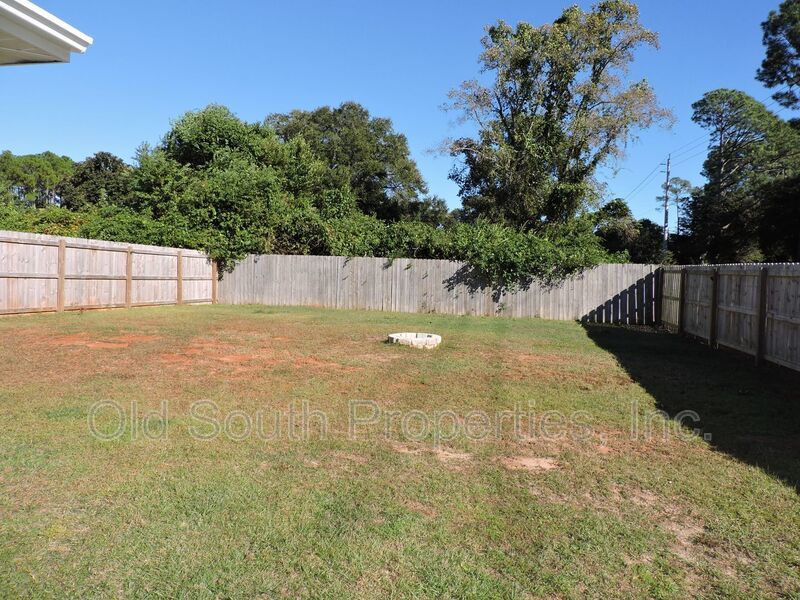 Convenient to bases, shopping & beaches! property image