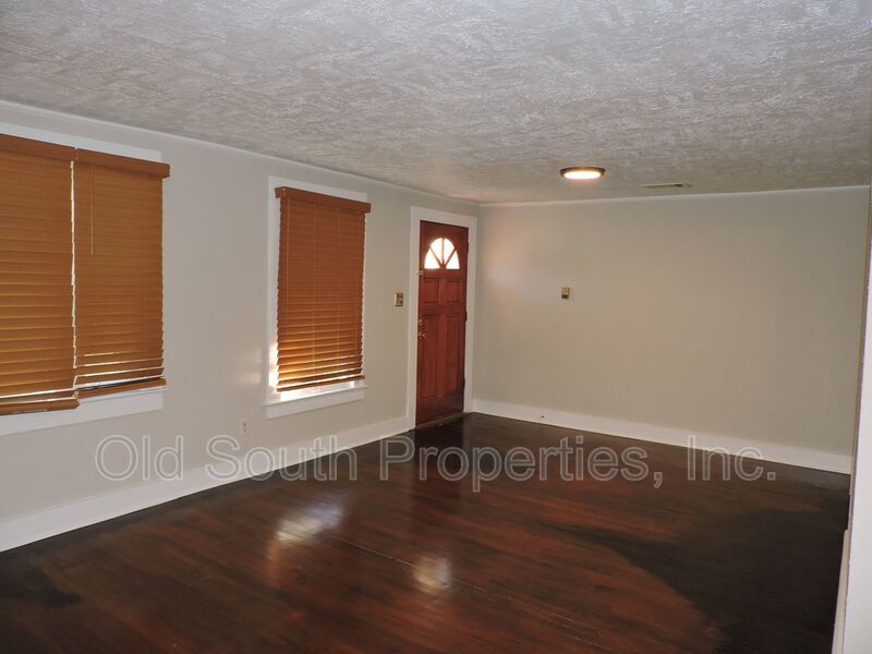 Convenient to shopping, downtown Pensacola & beaches. property image