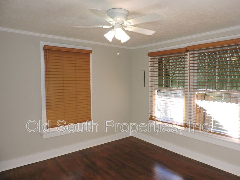 Convenient to shopping, downtown Pensacola & beaches. property image