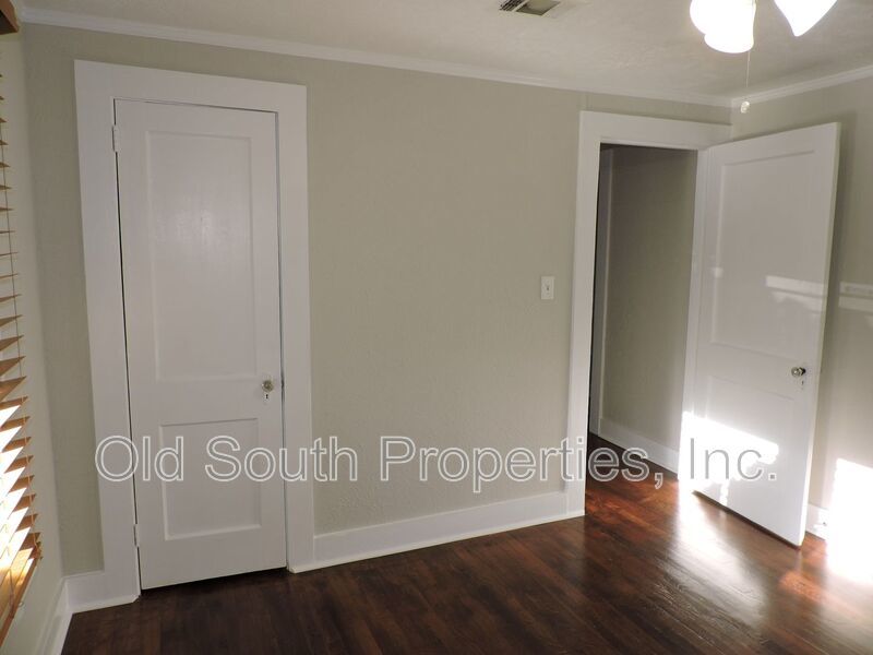 Convenient to shopping, downtown Pensacola & beaches. property image