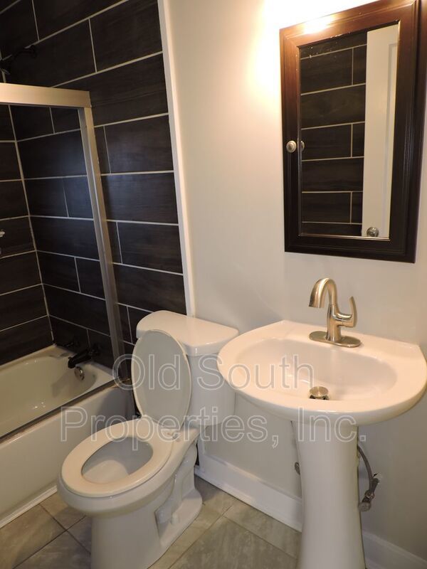 Convenient to shopping, downtown Pensacola & beaches. property image