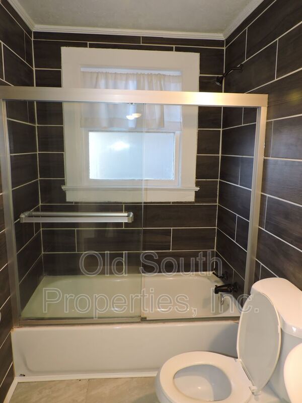 Convenient to shopping, downtown Pensacola & beaches. property image