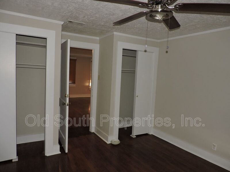 Convenient to shopping, downtown Pensacola & beaches. property image