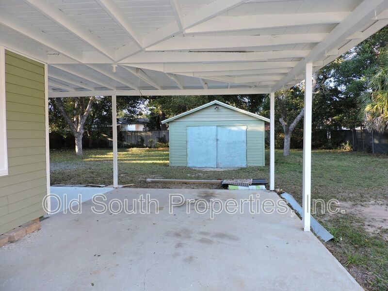 Convenient to shopping, downtown Pensacola & beaches. property image
