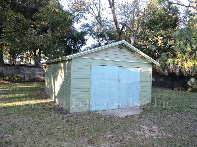 Convenient to shopping, downtown Pensacola & beaches. property image