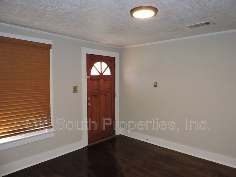 Convenient to shopping, downtown Pensacola & beaches. property image