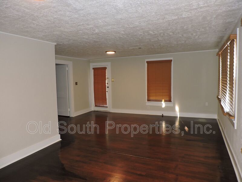Convenient to shopping, downtown Pensacola & beaches. property image