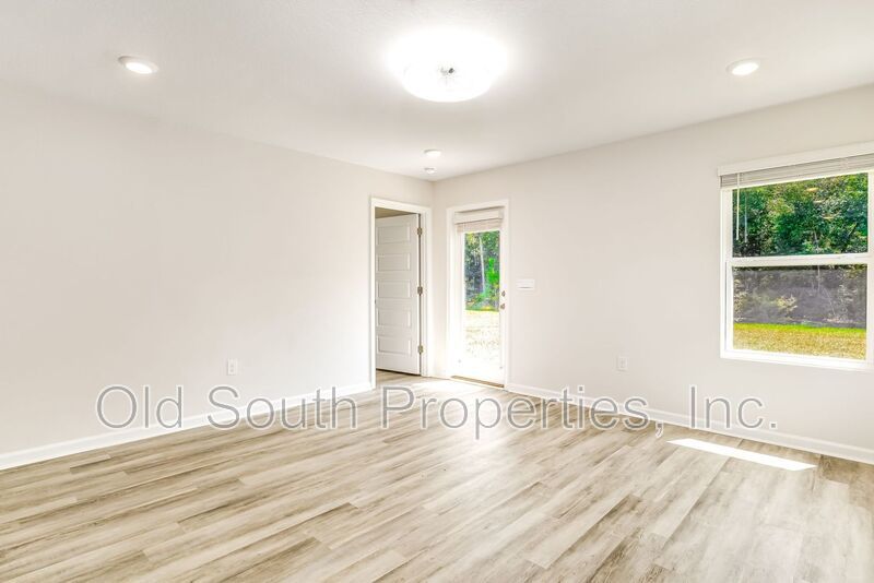 Convient location! property image