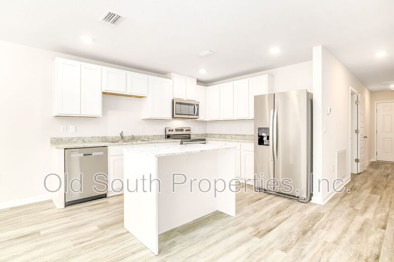 Convient location! property image