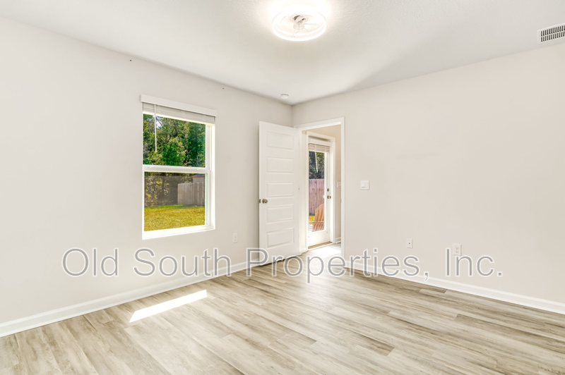 Convient location! property image