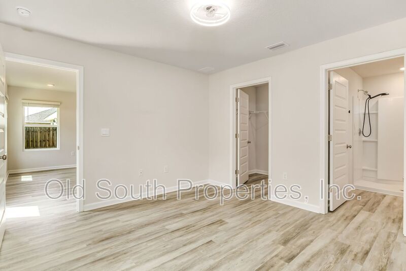 Convient location! property image