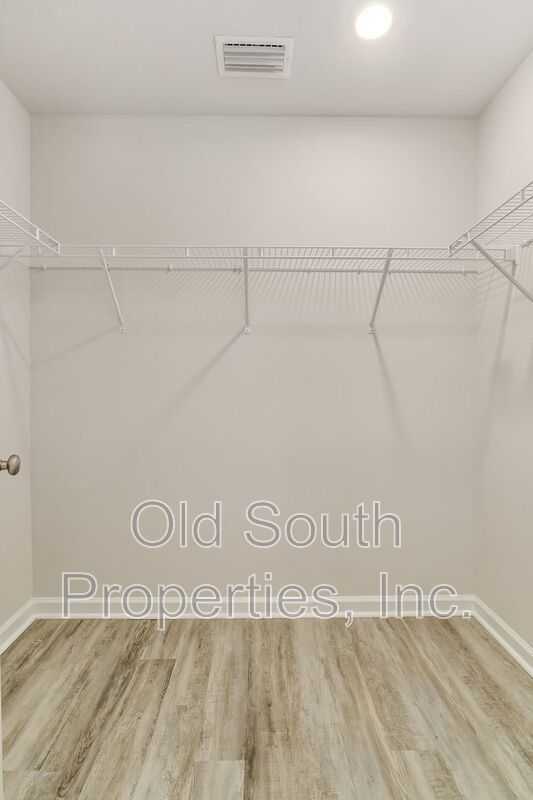 Convient location! property image