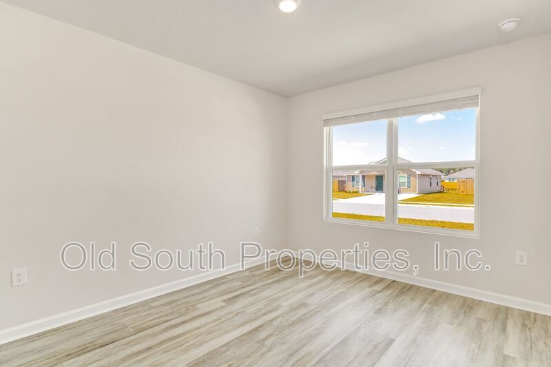 Convient location! property image