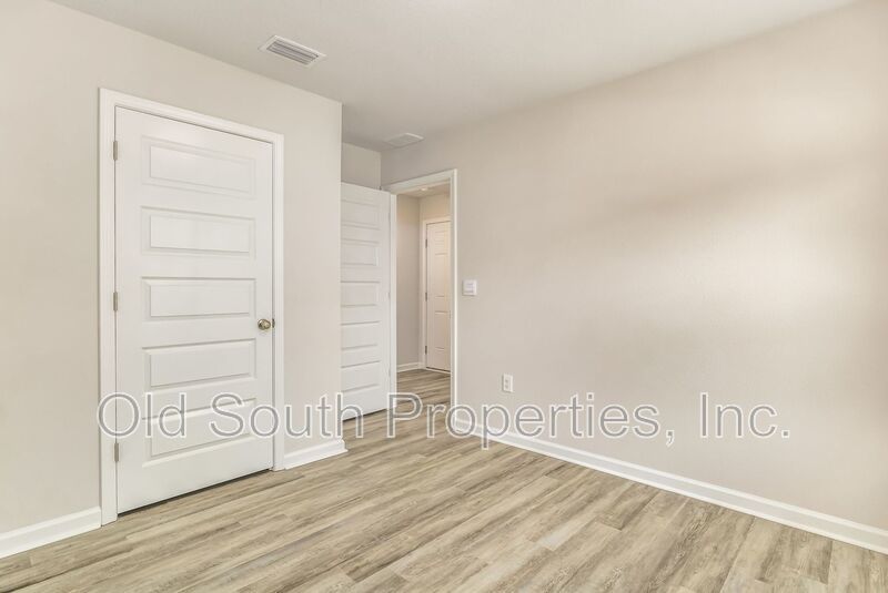 Convient location! property image