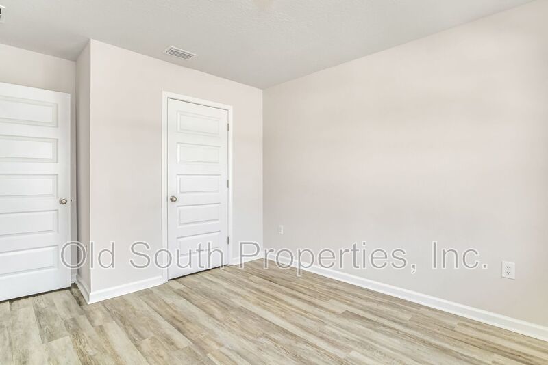 Convient location! property image