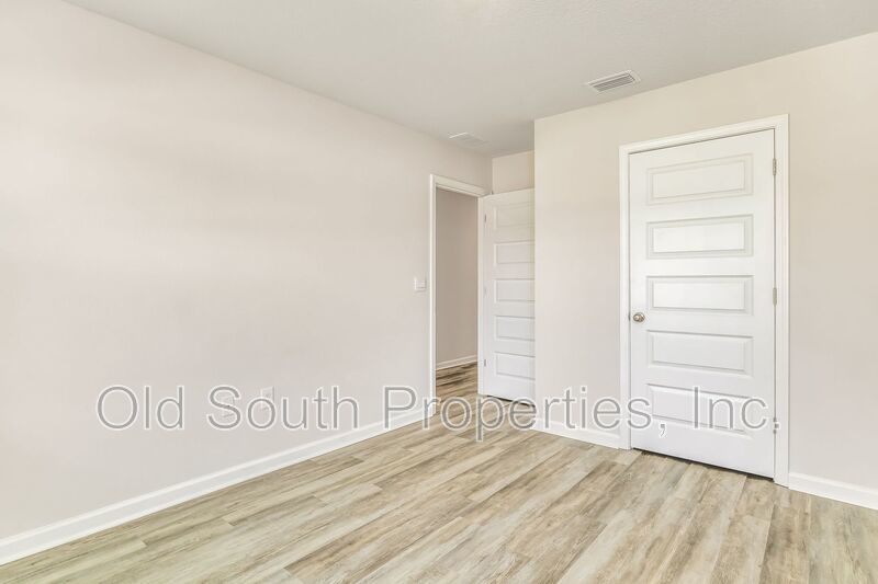 Convient location! property image