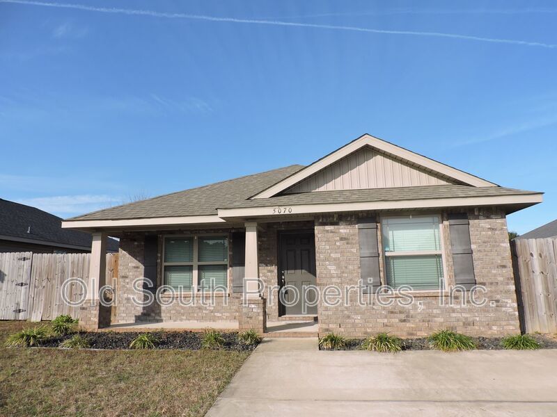 Easy access to Whiting Field & shopping! property image