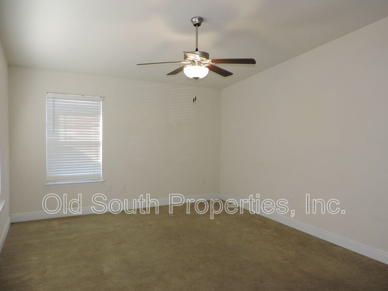 Easy access to Whiting Field & shopping! property image