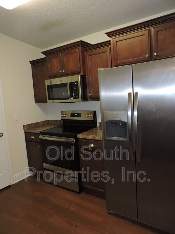 Easy access to Whiting Field & shopping! property image