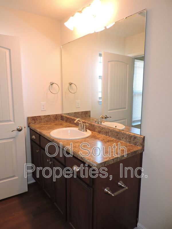 Easy access to Whiting Field & shopping! property image