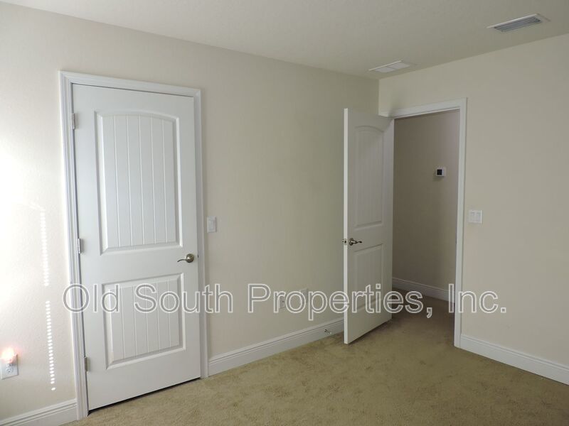 Easy access to Whiting Field & shopping! property image