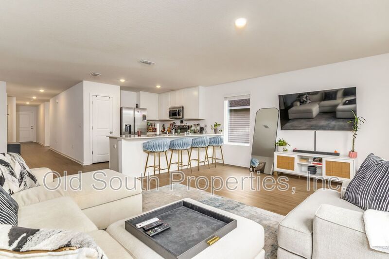 Easy access to shopping, interstate & Navy Federal complex! property image