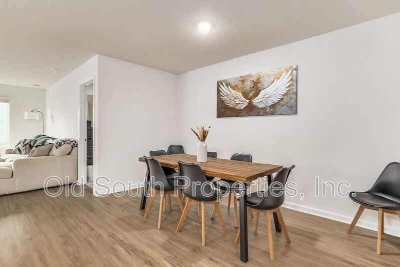 Easy access to shopping, interstate & Navy Federal complex! property image