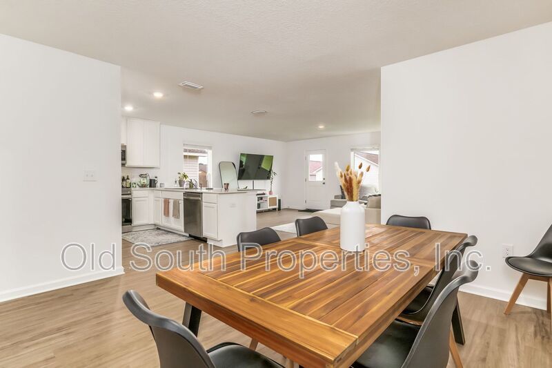 Easy access to shopping, interstate & Navy Federal complex! property image