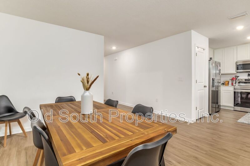 Easy access to shopping, interstate & Navy Federal complex! property image