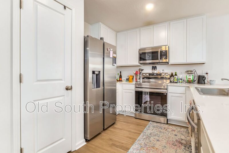 Easy access to shopping, interstate & Navy Federal complex! property image