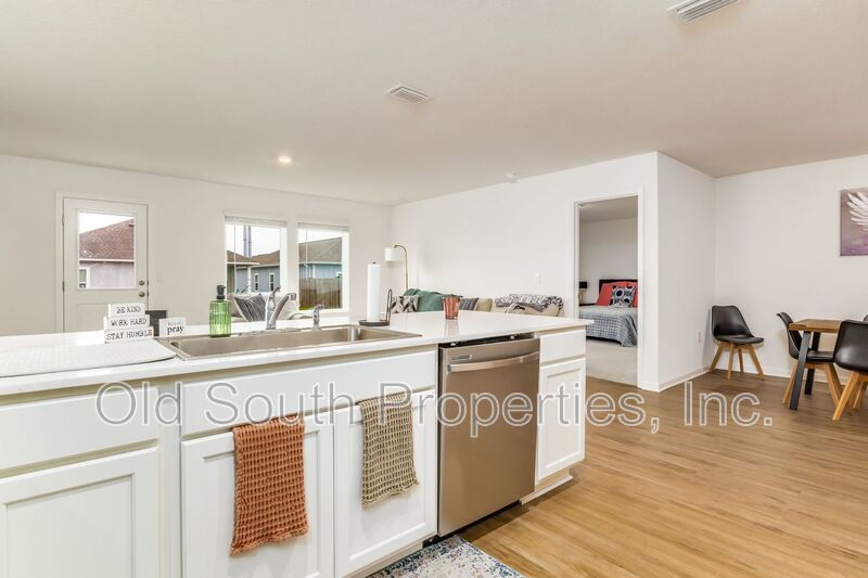 Easy access to shopping, interstate & Navy Federal complex! property image