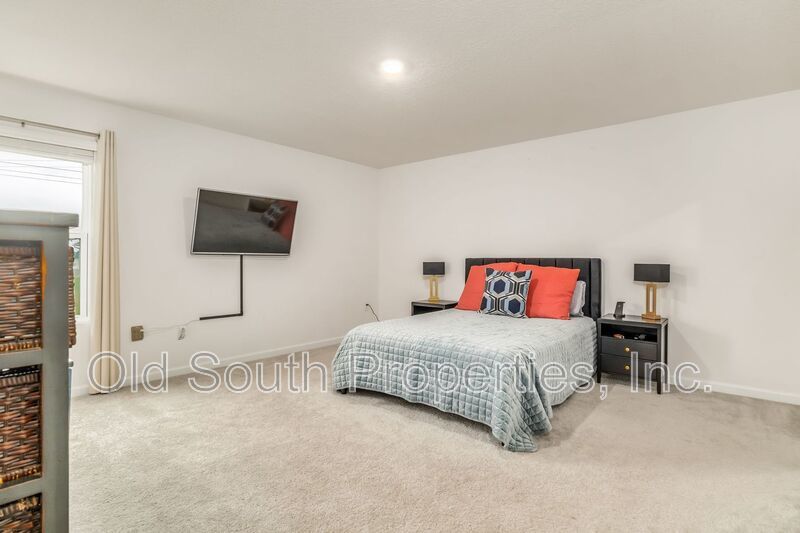 Easy access to shopping, interstate & Navy Federal complex! property image