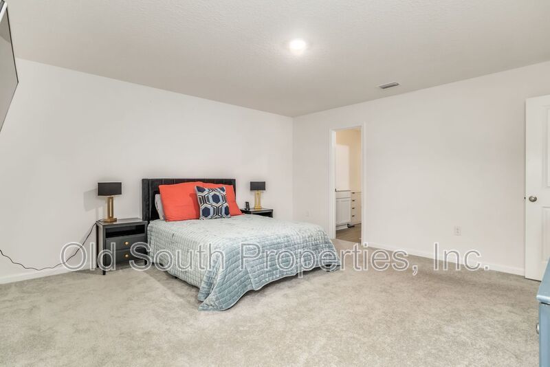 Easy access to shopping, interstate & Navy Federal complex! property image