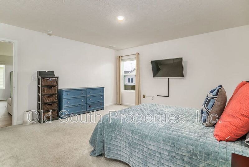 Easy access to shopping, interstate & Navy Federal complex! property image