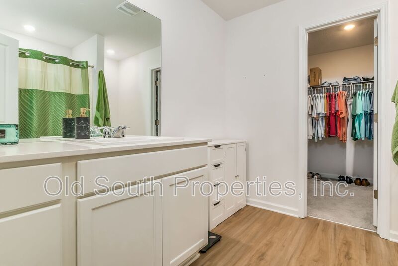 Easy access to shopping, interstate & Navy Federal complex! property image