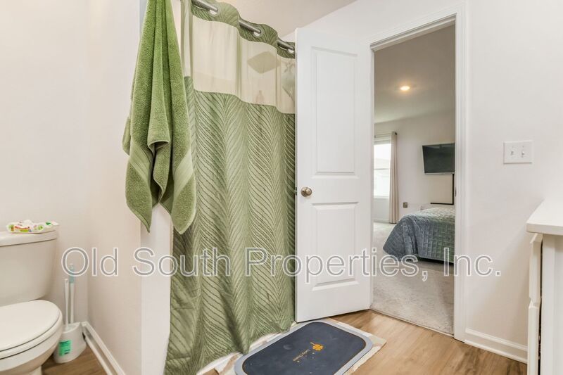 Easy access to shopping, interstate & Navy Federal complex! property image