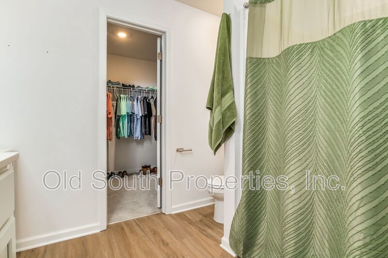 Easy access to shopping, interstate & Navy Federal complex! property image