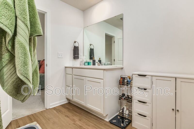 Easy access to shopping, interstate & Navy Federal complex! property image