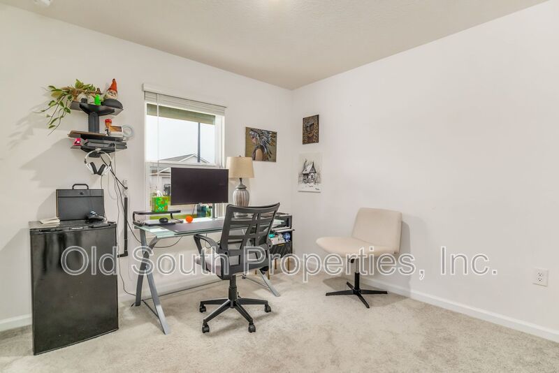 Easy access to shopping, interstate & Navy Federal complex! property image