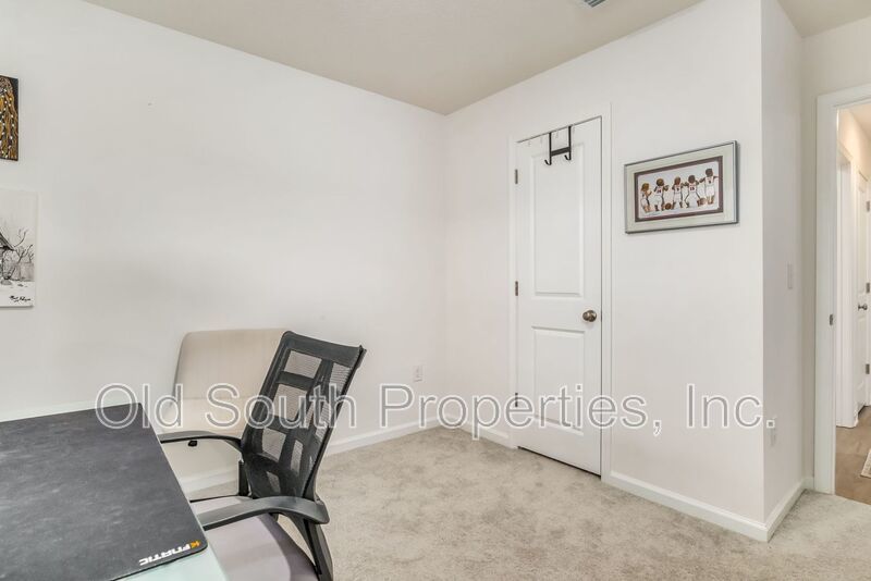 Easy access to shopping, interstate & Navy Federal complex! property image