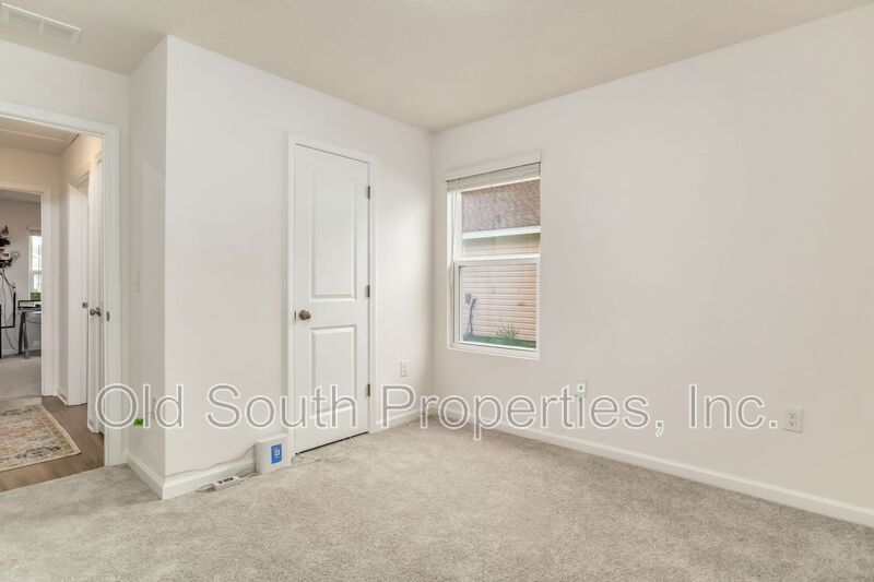 Easy access to shopping, interstate & Navy Federal complex! property image