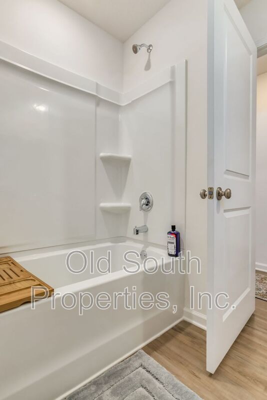 Easy access to shopping, interstate & Navy Federal complex! property image