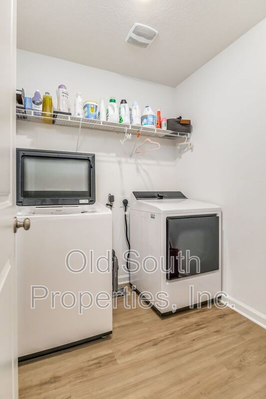 Easy access to shopping, interstate & Navy Federal complex! property image